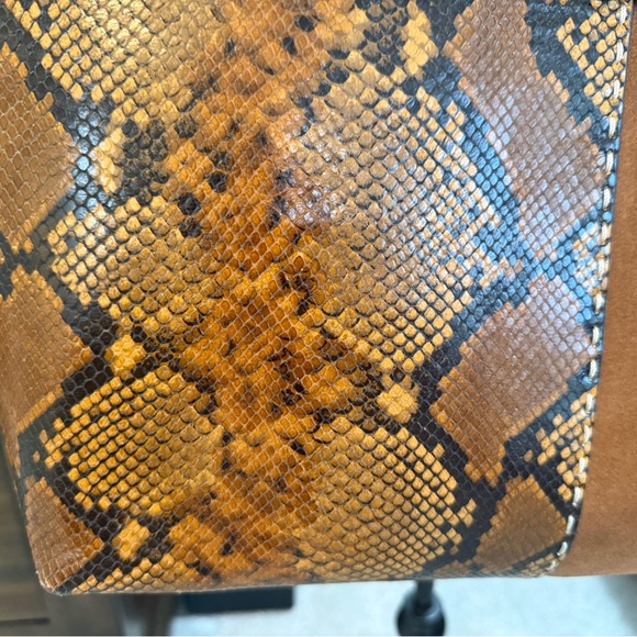 Tory Burch Elegant Snakeskin and Suede Tote Bag - Picture 6 of 15